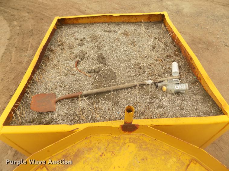 image for item DD2773 Hyster C500A pneumatic roller