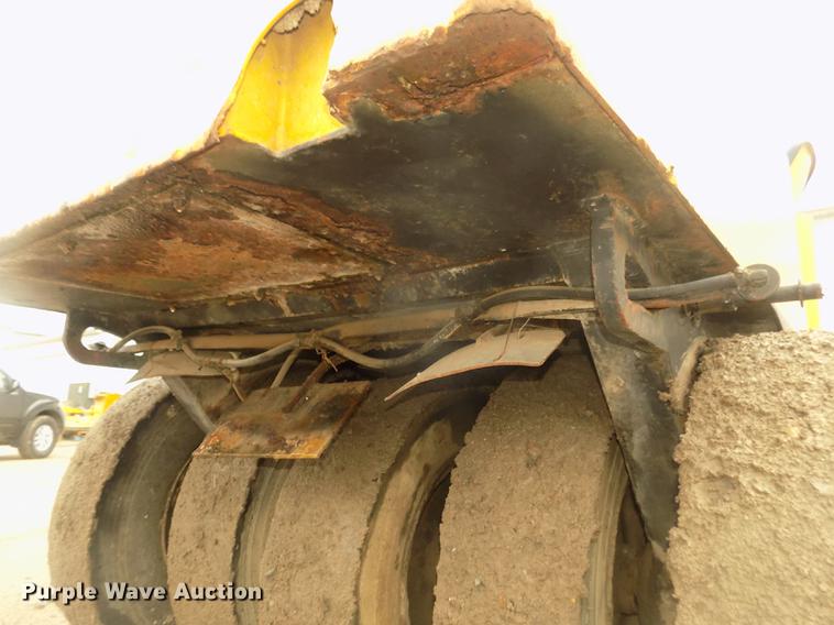 image for item DD2773 Hyster C500A pneumatic roller