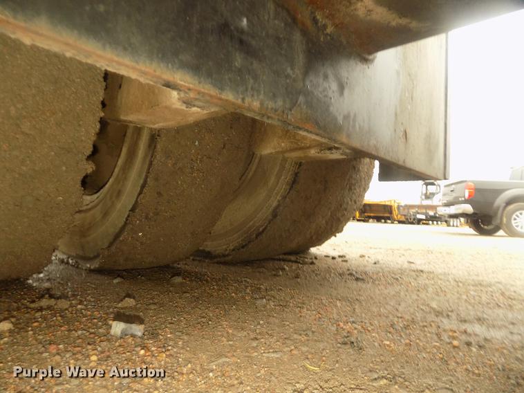 image for item DD2773 Hyster C500A pneumatic roller