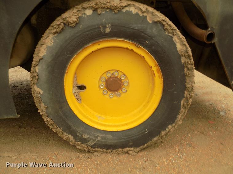 image for item DD2773 Hyster C500A pneumatic roller