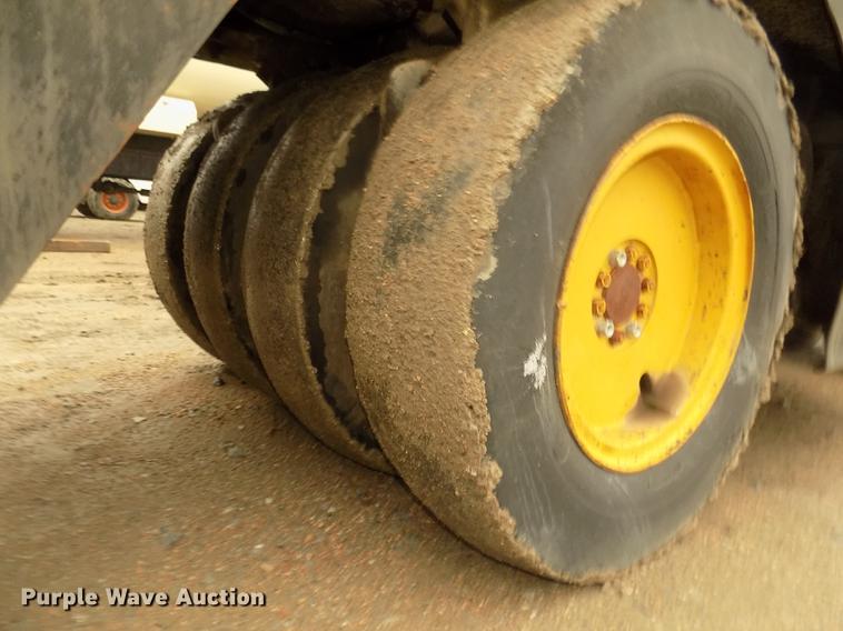 image for item DD2773 Hyster C500A pneumatic roller