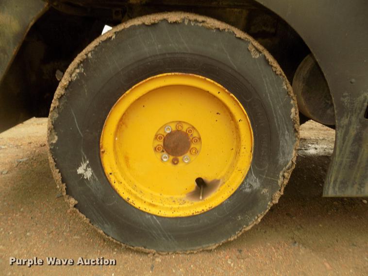 image for item DD2773 Hyster C500A pneumatic roller