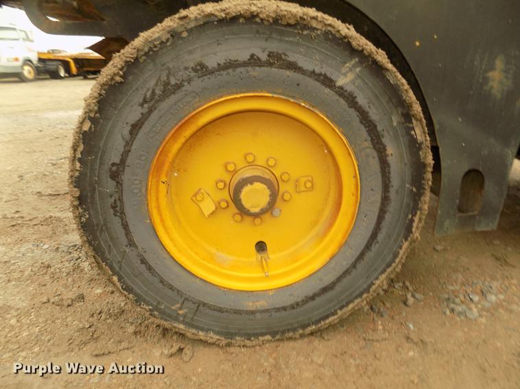 image for item DD2773 Hyster C500A pneumatic roller