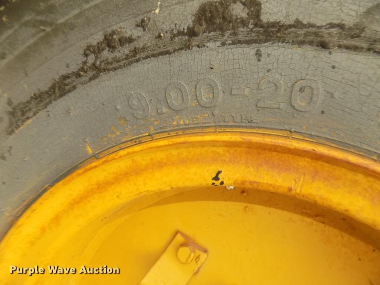 image for item DD2773 Hyster C500A pneumatic roller