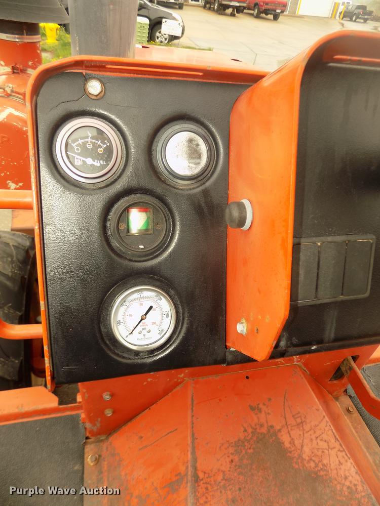 image for item DD2774 1998 Ditch Witch 8020T trencher