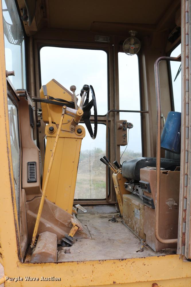 image for item DD4204 1984 Caterpillar 120G motor grader