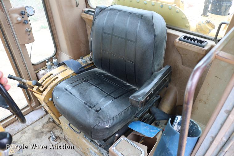 image for item DD4204 1984 Caterpillar 120G motor grader