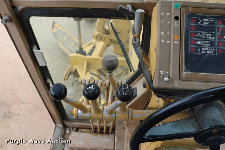 image for item DD4204 1984 Caterpillar 120G motor grader