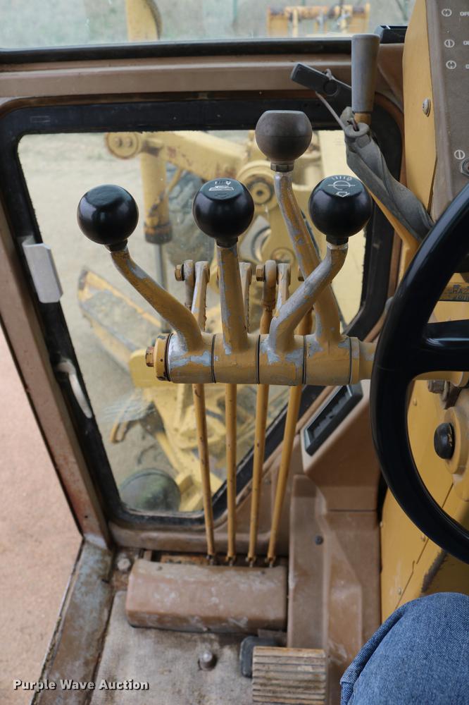 image for item DD4204 1984 Caterpillar 120G motor grader