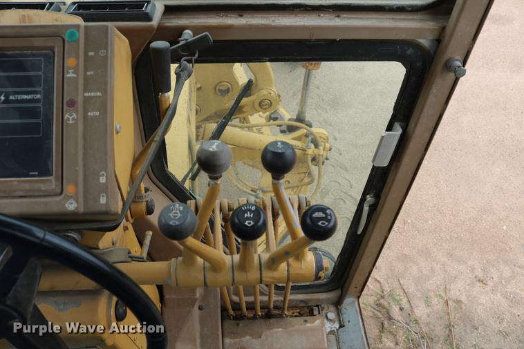 image for item DD4204 1984 Caterpillar 120G motor grader