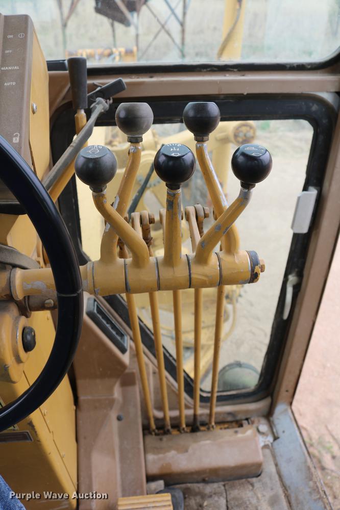 image for item DD4204 1984 Caterpillar 120G motor grader