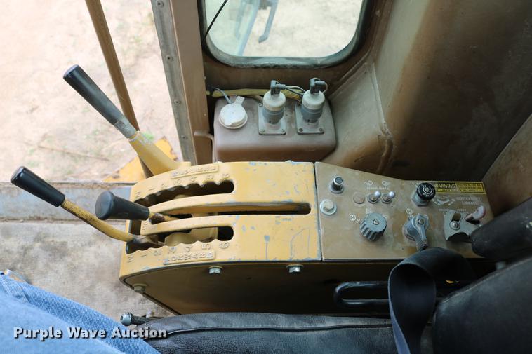 image for item DD4204 1984 Caterpillar 120G motor grader