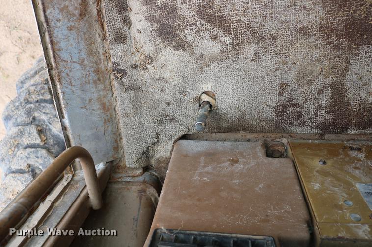 image for item DD4204 1984 Caterpillar 120G motor grader