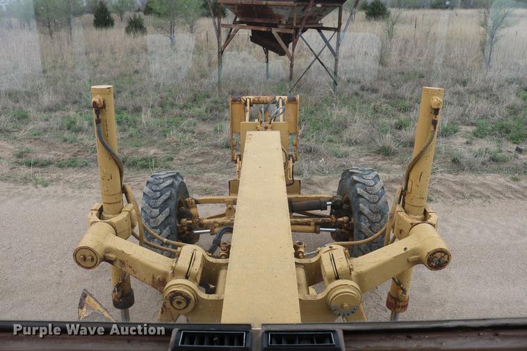 image for item DD4204 1984 Caterpillar 120G motor grader