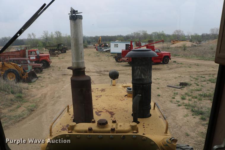 image for item DD4204 1984 Caterpillar 120G motor grader