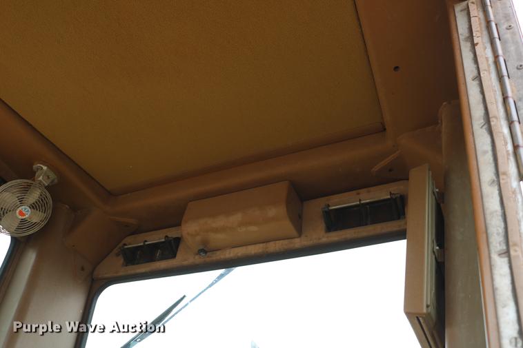 image for item DD4204 1984 Caterpillar 120G motor grader