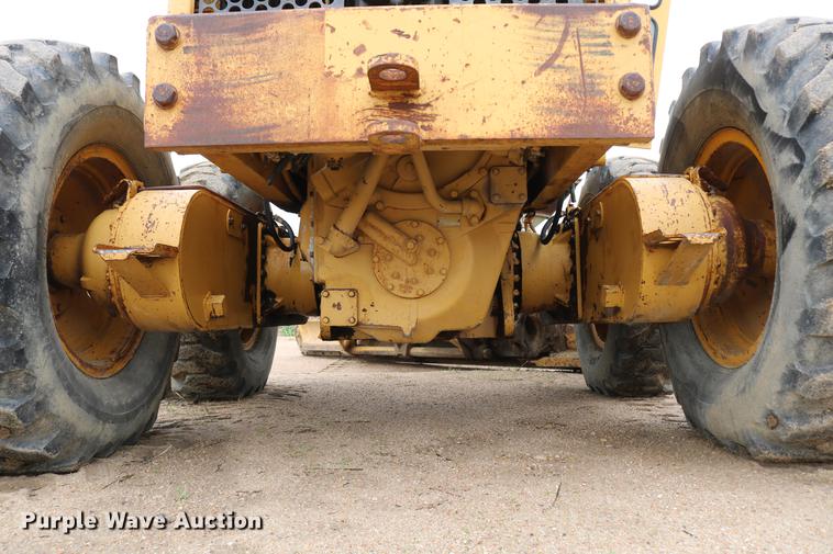 image for item DD4204 1984 Caterpillar 120G motor grader