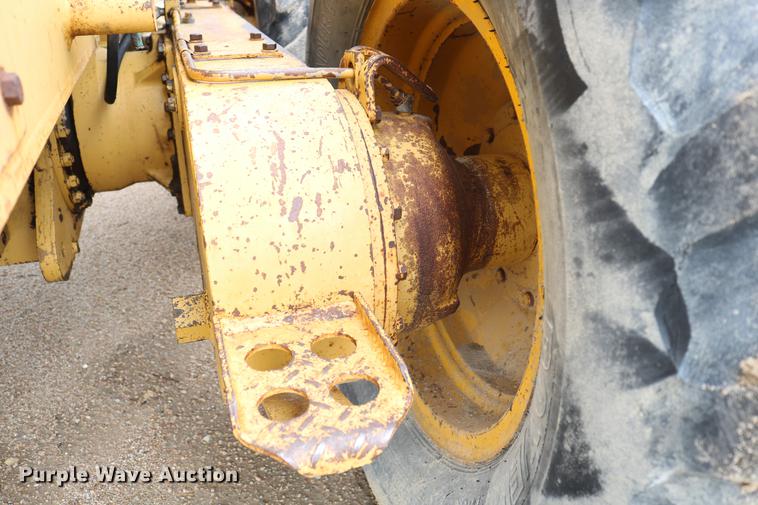 image for item DD4204 1984 Caterpillar 120G motor grader