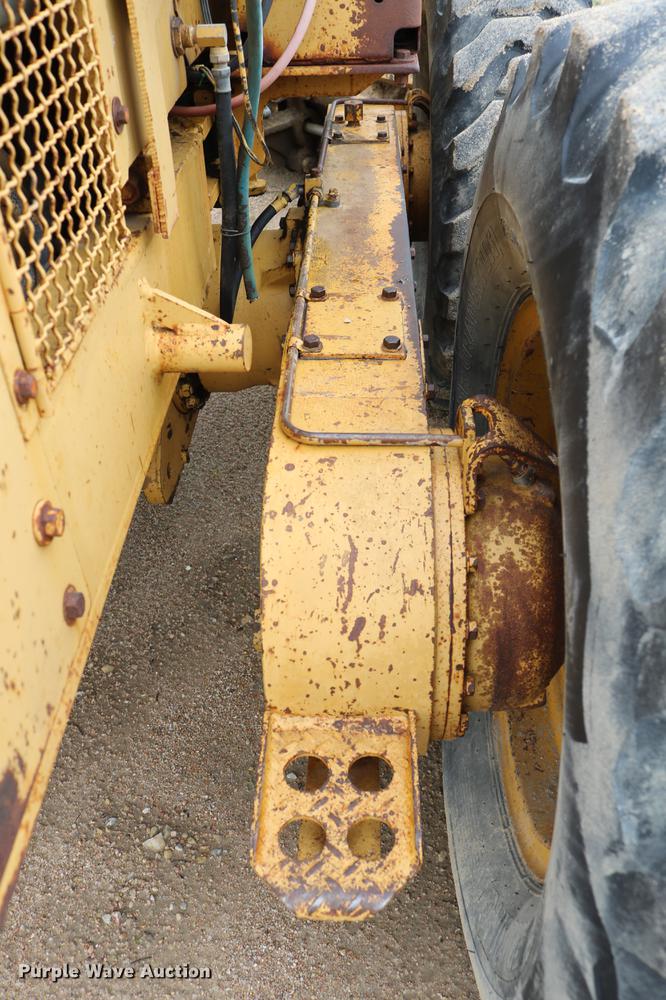 image for item DD4204 1984 Caterpillar 120G motor grader