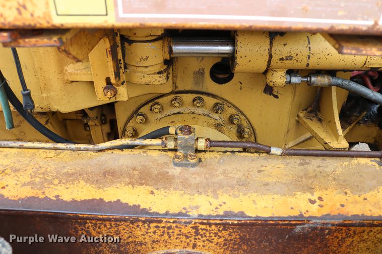 image for item DD4204 1984 Caterpillar 120G motor grader