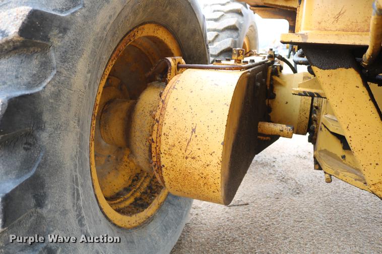 image for item DD4204 1984 Caterpillar 120G motor grader