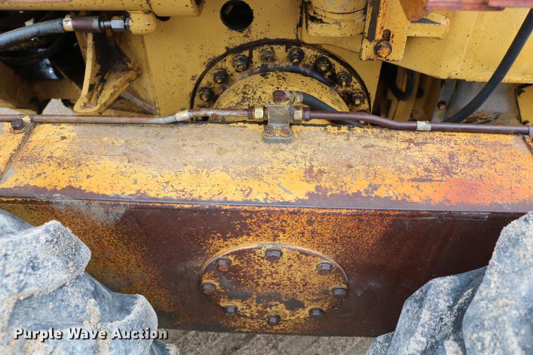 image for item DD4204 1984 Caterpillar 120G motor grader