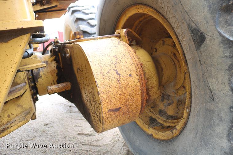 image for item DD4204 1984 Caterpillar 120G motor grader
