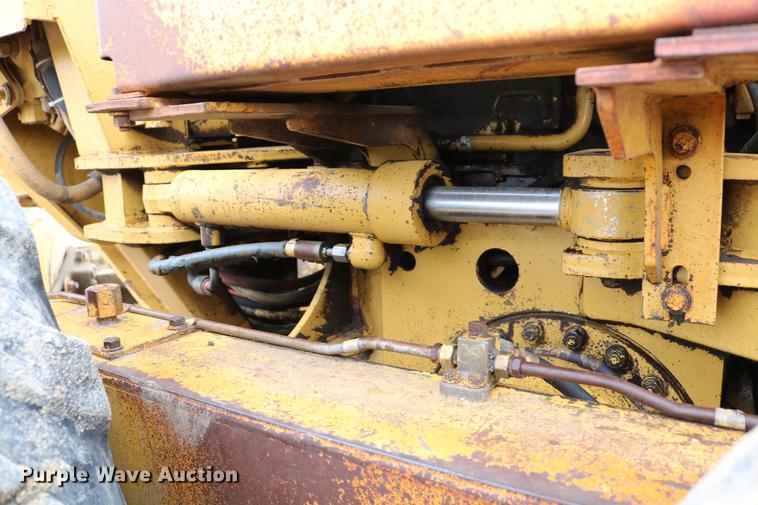 image for item DD4204 1984 Caterpillar 120G motor grader