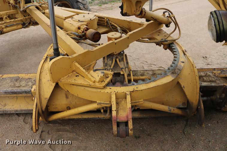 image for item DD4204 1984 Caterpillar 120G motor grader