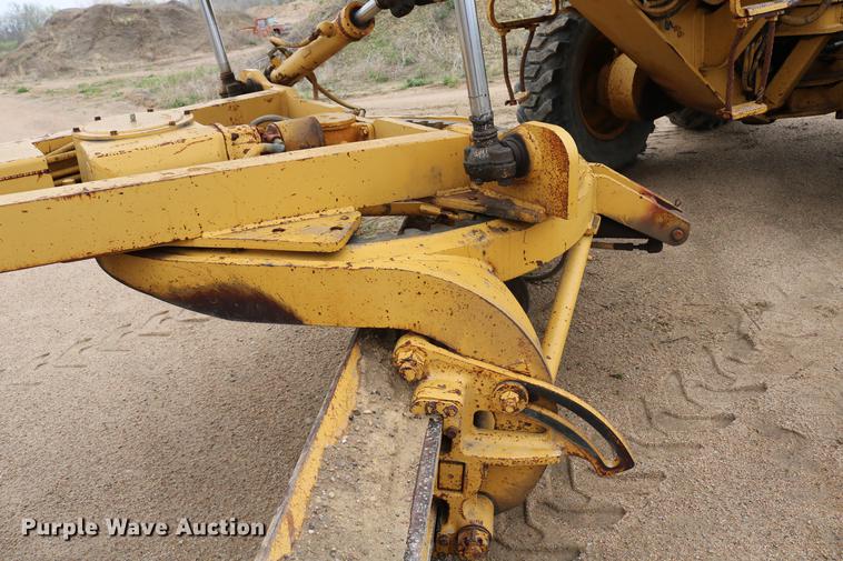 image for item DD4204 1984 Caterpillar 120G motor grader