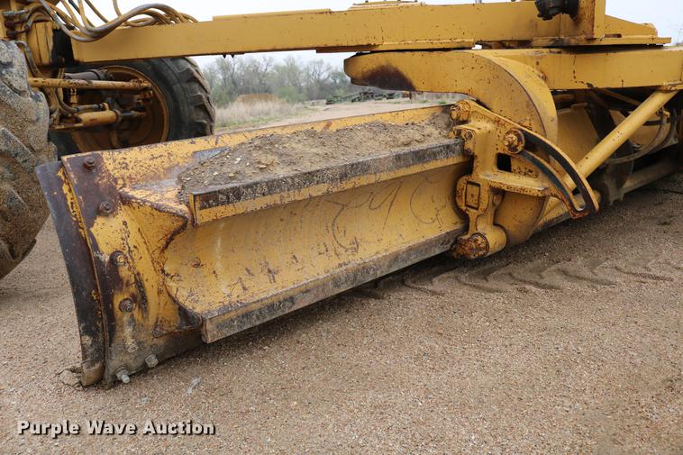 image for item DD4204 1984 Caterpillar 120G motor grader