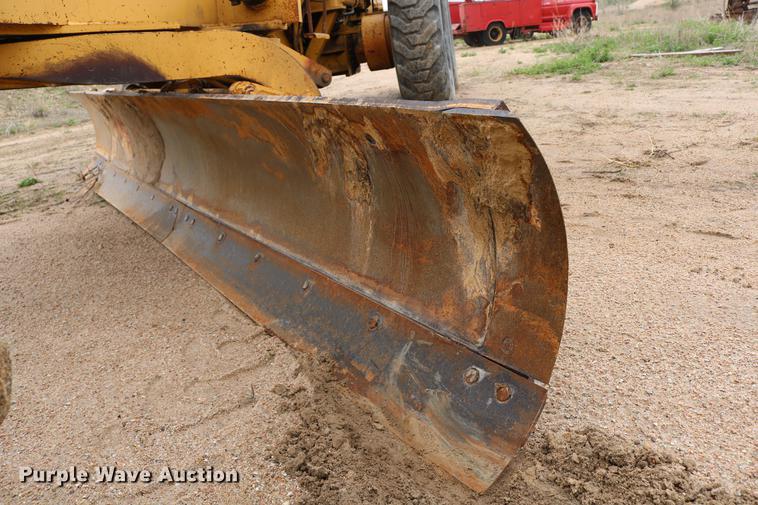 image for item DD4204 1984 Caterpillar 120G motor grader