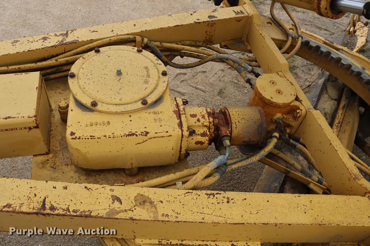 image for item DD4204 1984 Caterpillar 120G motor grader