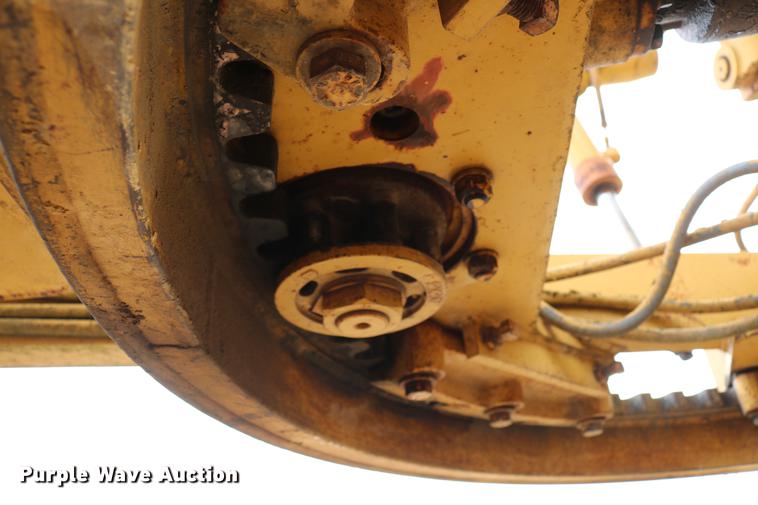 image for item DD4204 1984 Caterpillar 120G motor grader