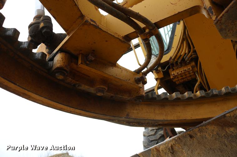 image for item DD4204 1984 Caterpillar 120G motor grader