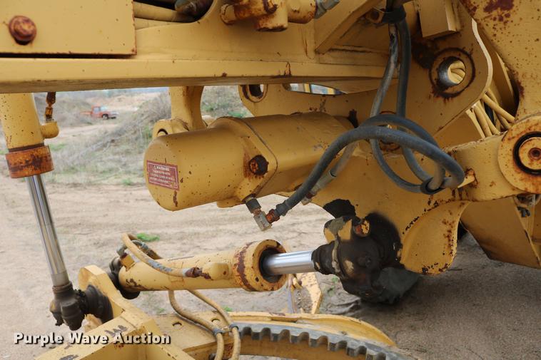 image for item DD4204 1984 Caterpillar 120G motor grader