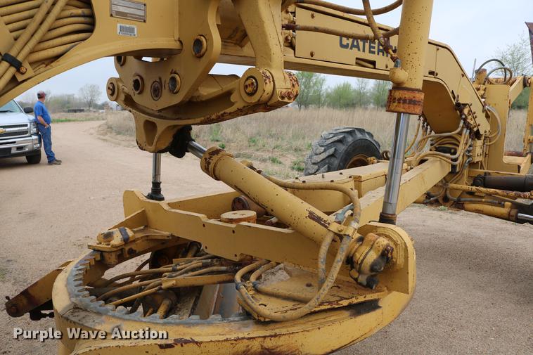 image for item DD4204 1984 Caterpillar 120G motor grader