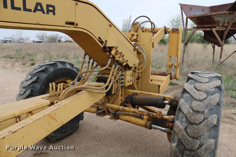 image for item DD4204 1984 Caterpillar 120G motor grader