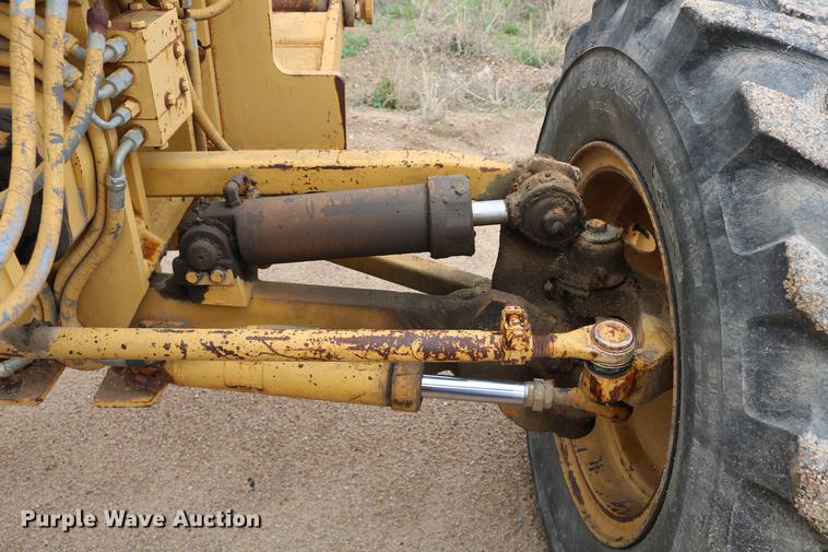 image for item DD4204 1984 Caterpillar 120G motor grader