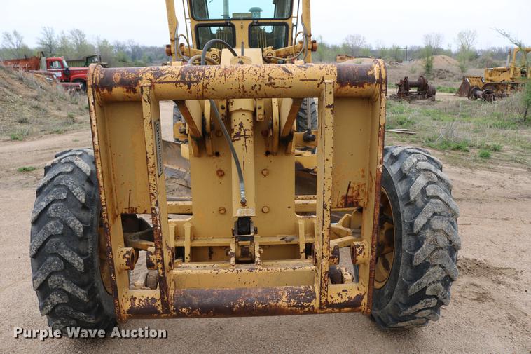 image for item DD4204 1984 Caterpillar 120G motor grader