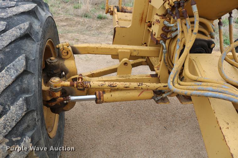 image for item DD4204 1984 Caterpillar 120G motor grader