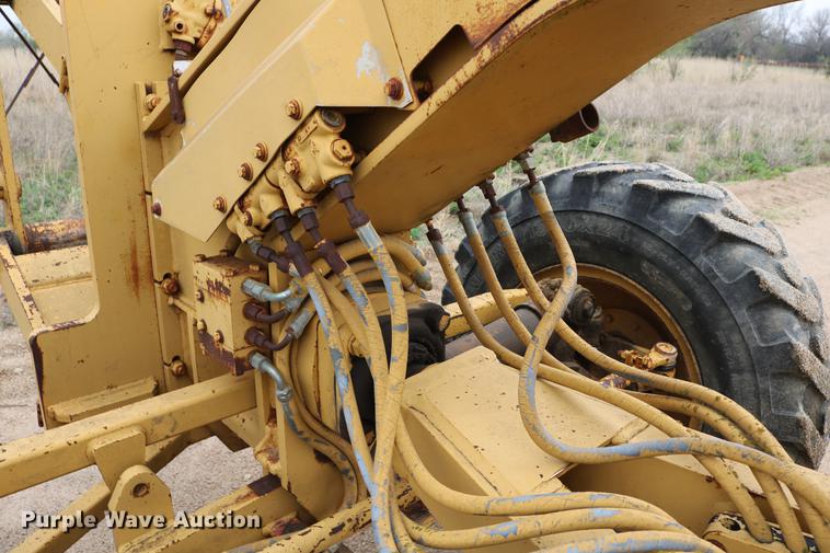 image for item DD4204 1984 Caterpillar 120G motor grader