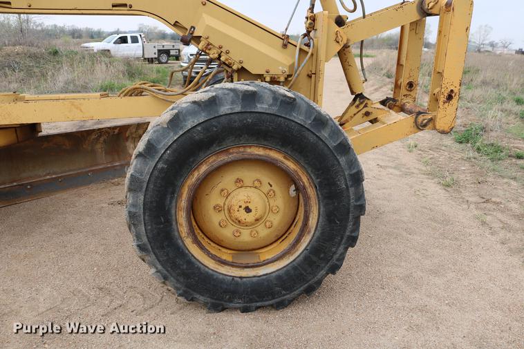image for item DD4204 1984 Caterpillar 120G motor grader