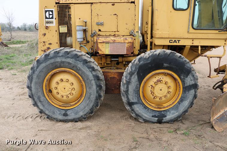 image for item DD4204 1984 Caterpillar 120G motor grader