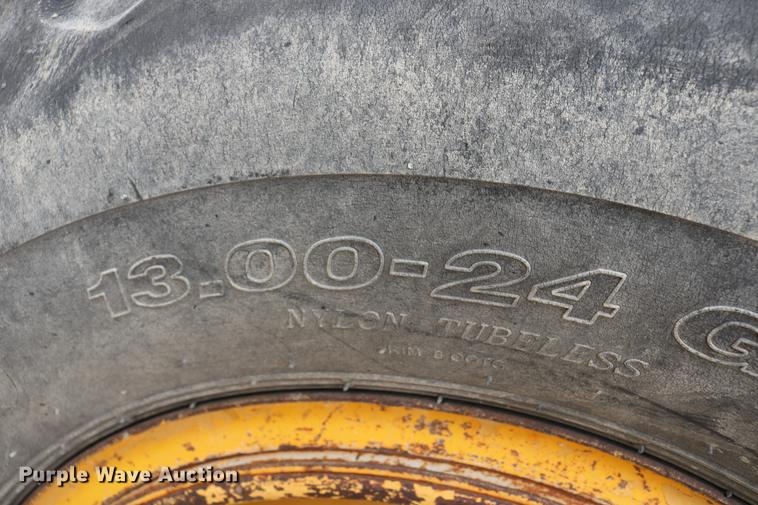 image for item DD4204 1984 Caterpillar 120G motor grader