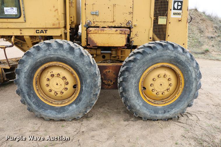 image for item DD4204 1984 Caterpillar 120G motor grader
