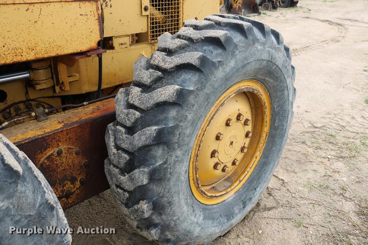 image for item DD4204 1984 Caterpillar 120G motor grader