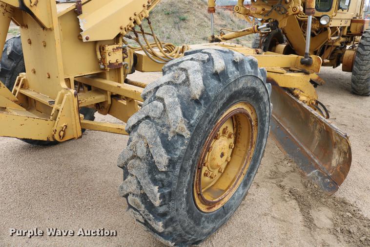 image for item DD4204 1984 Caterpillar 120G motor grader