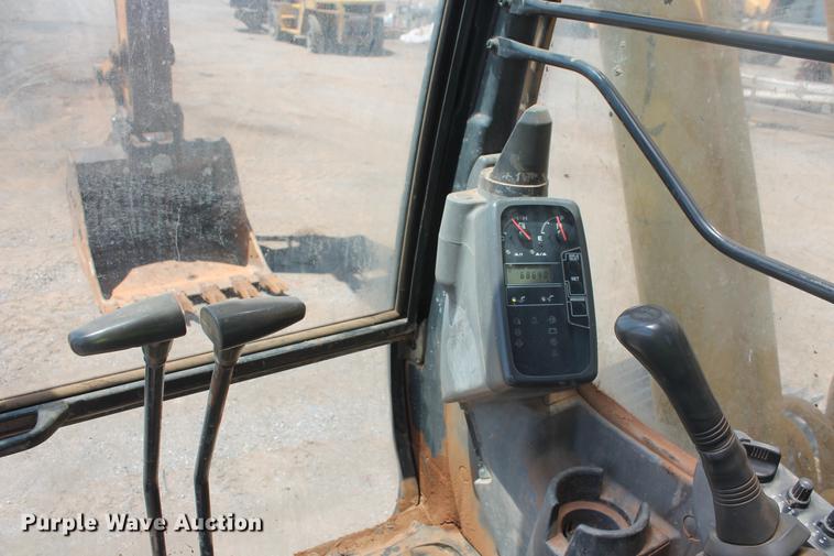 image for item DD4955 2005 John Deere 200C LC excavator