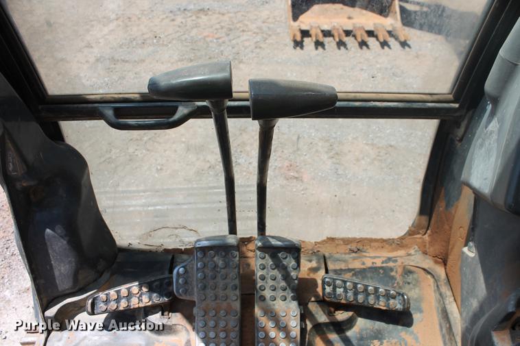 image for item DD4955 2005 John Deere 200C LC excavator